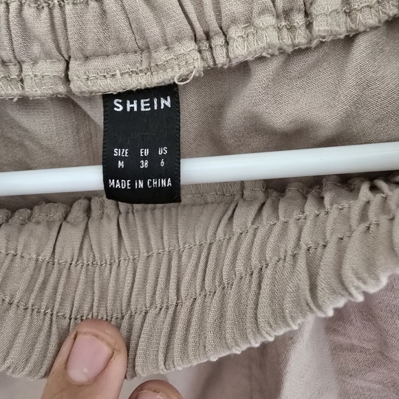 Shein beige elastic waist shorts, size M - Picture 2 of 4